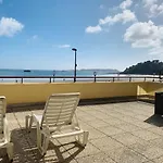 Grande Terrasse Vue Sur La Plage De Trestraou