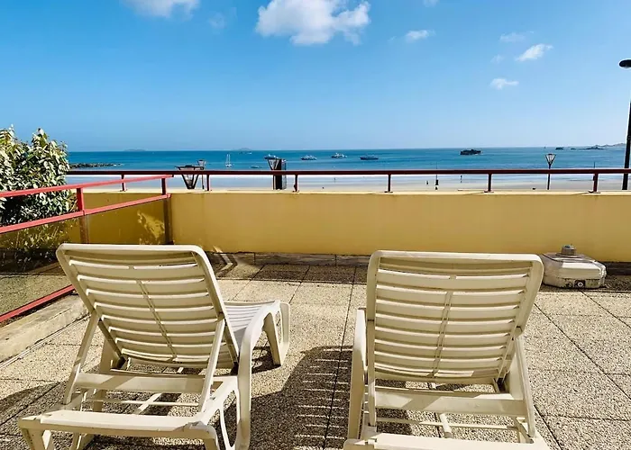 Grande Terrasse Vue Sur La Plage De Trestraou